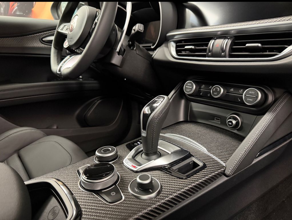 Alfa Romeo Stelvio 2025