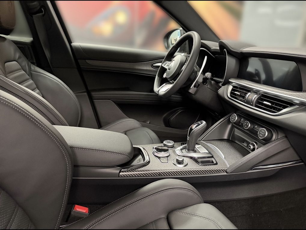 Alfa Romeo Stelvio 2025