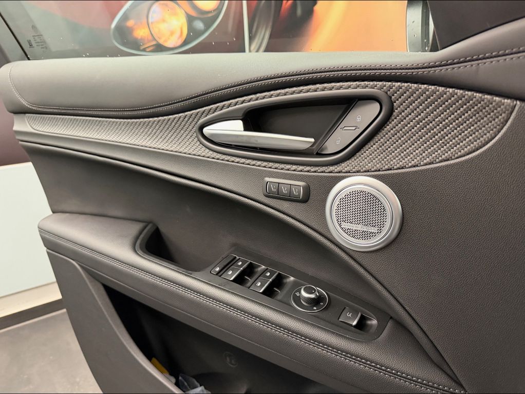 Alfa Romeo Stelvio 2025