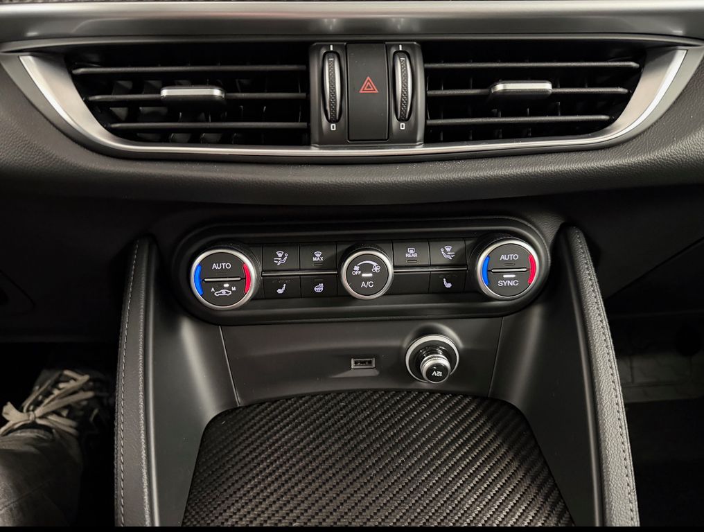 Alfa Romeo Stelvio 2025