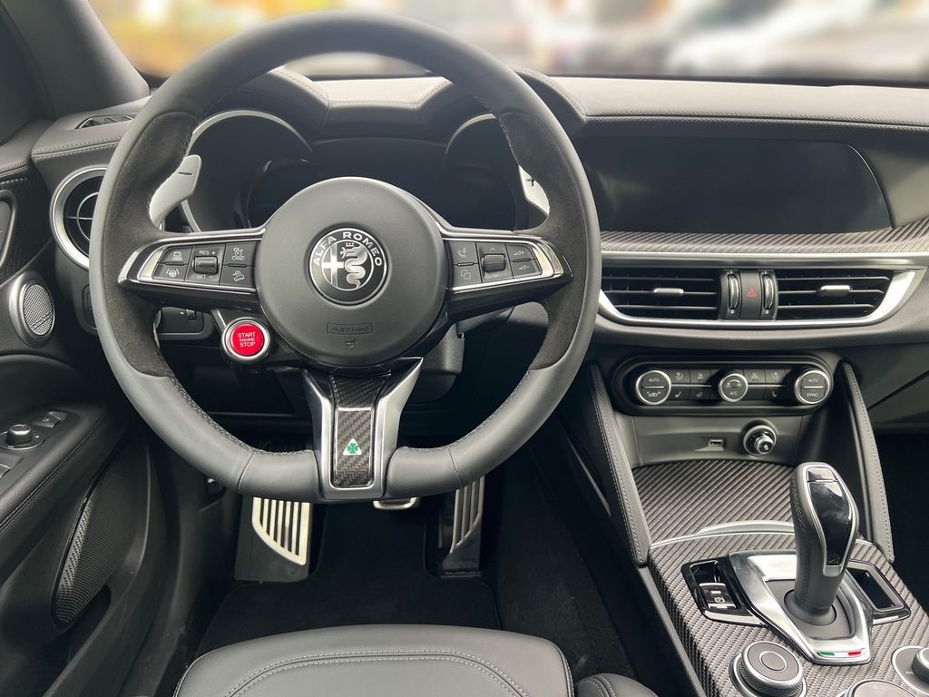 Alfa Romeo Stelvio 2025