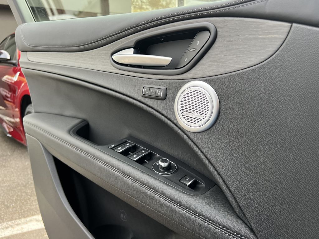 Alfa Romeo Stelvio 2024