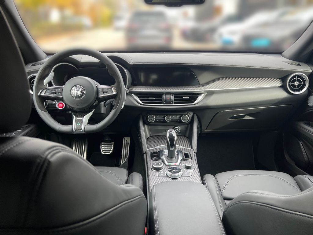 Alfa Romeo Stelvio 2025