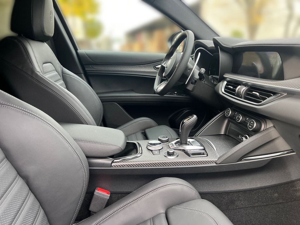 Alfa Romeo Stelvio 2025