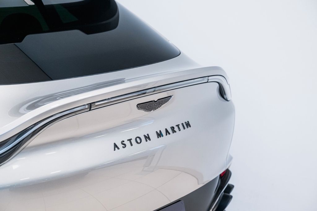 Aston Martin DBX 2024