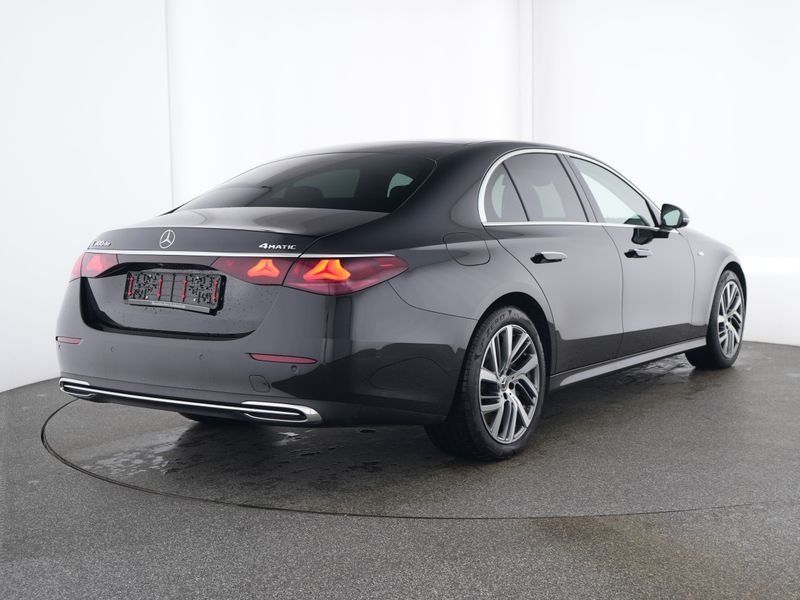 Mercedes-Benz E 300 2025