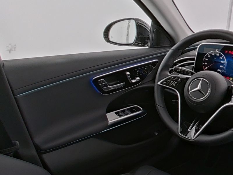 Mercedes-Benz E 300 2025