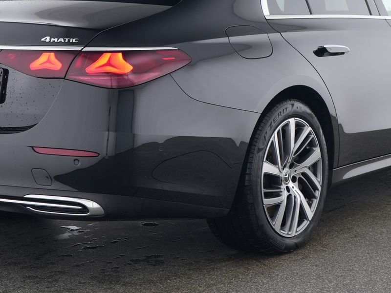 Mercedes-Benz E 300 2025