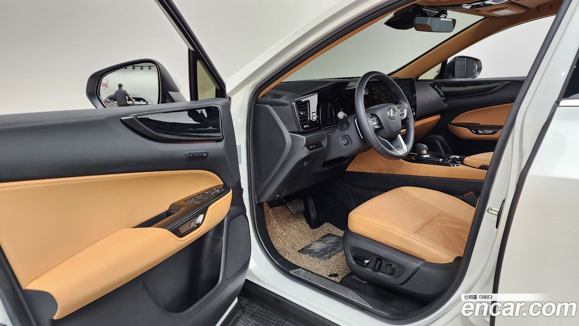 Lexus NX 2025