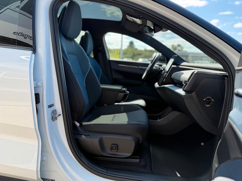 Volvo EX30 2025