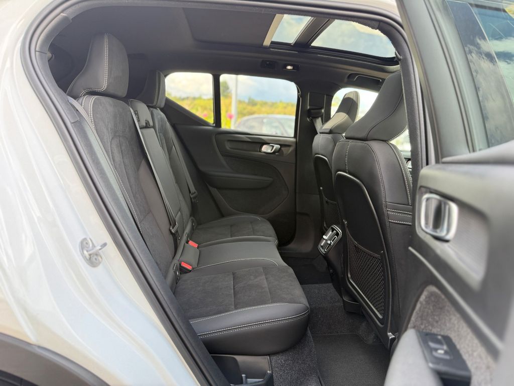 Volvo XC40 2025