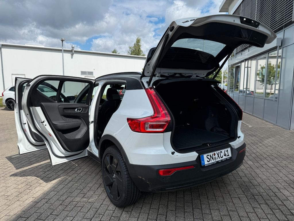 Volvo XC40 2025