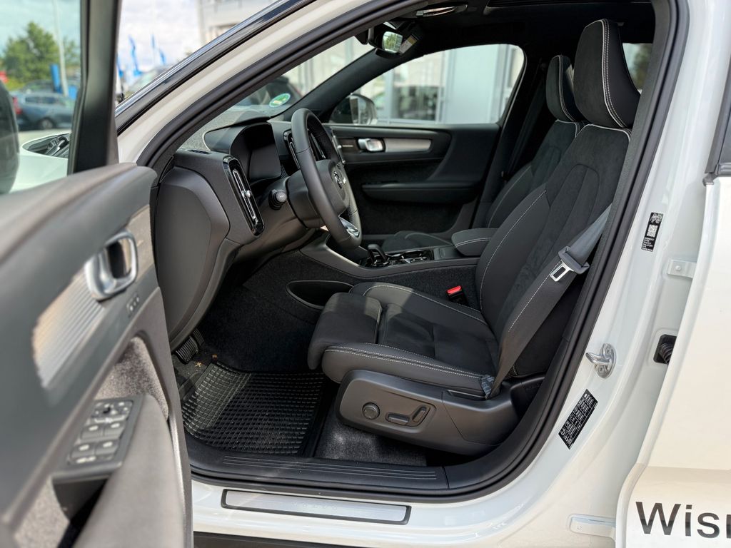 Volvo XC40 2025