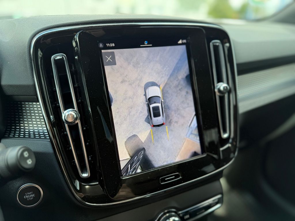 Volvo XC40 2025