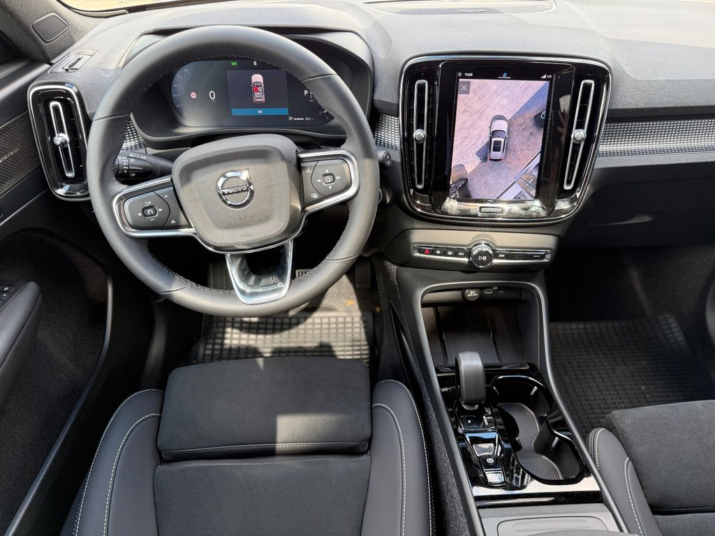 Volvo XC40 2025