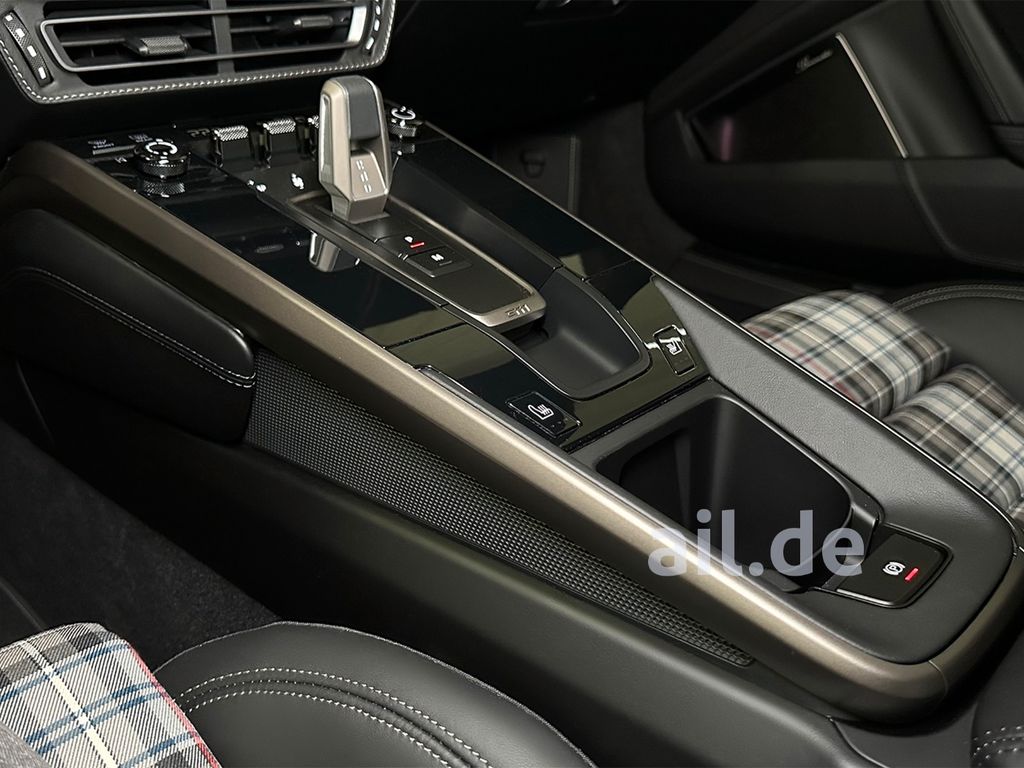 Porsche 992 2025