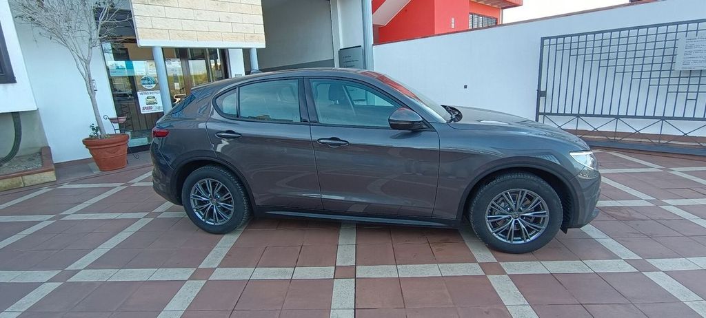 Alfa Romeo Stelvio 2021