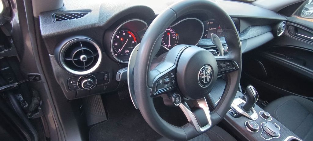 Alfa Romeo Stelvio 2021