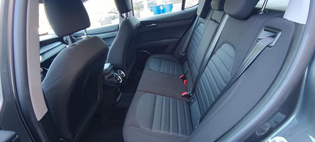 Alfa Romeo Stelvio 2021