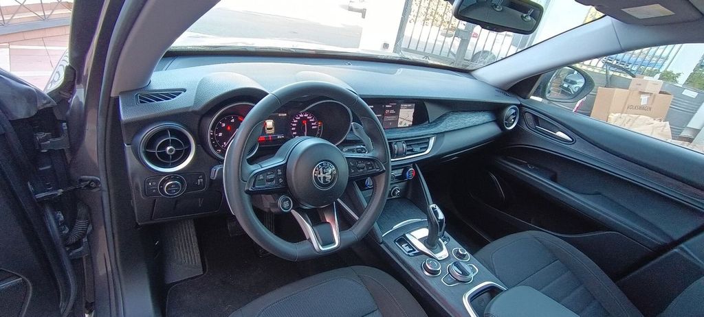 Alfa Romeo Stelvio 2021