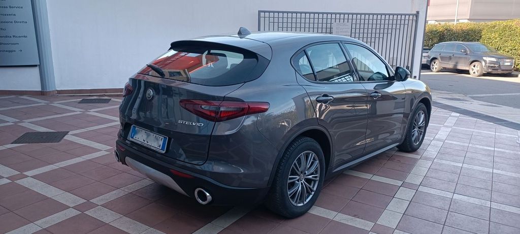 Alfa Romeo Stelvio 2021