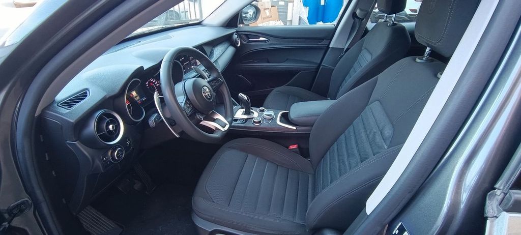 Alfa Romeo Stelvio 2021