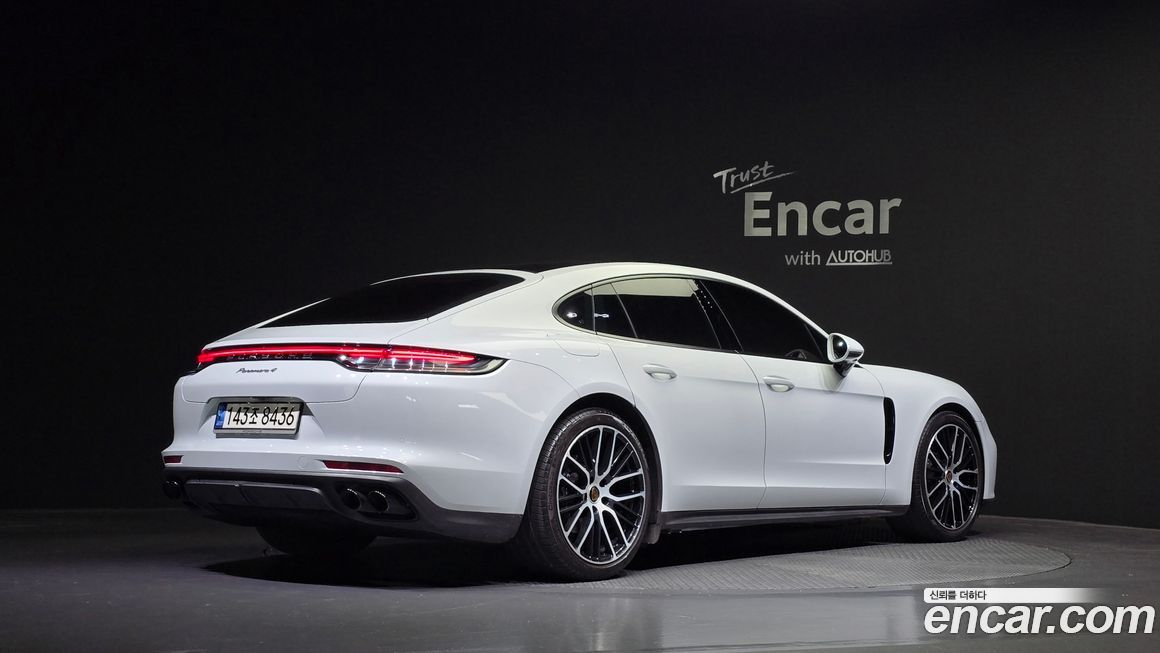 Porsche Panamera 2021