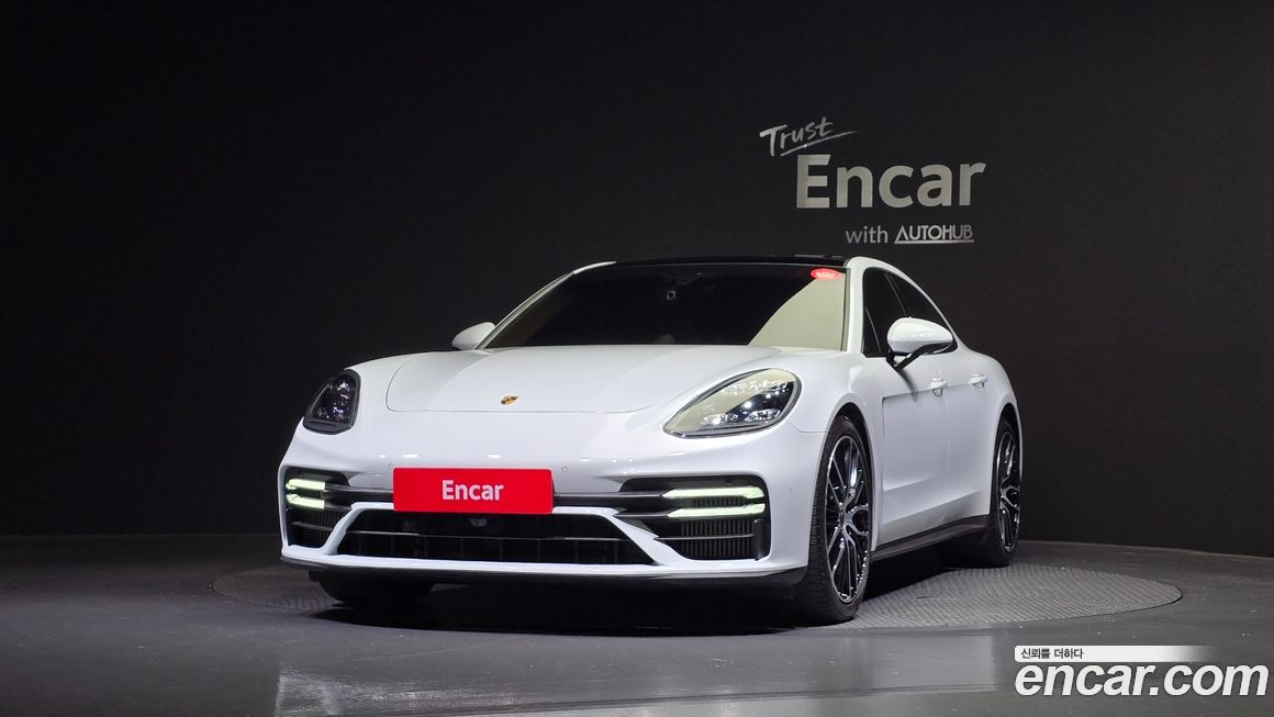 Porsche Panamera 2021
