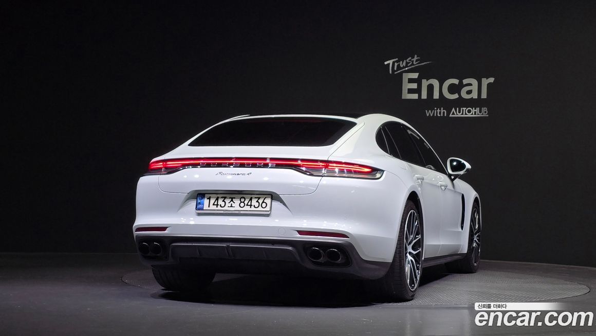 Porsche Panamera 2021