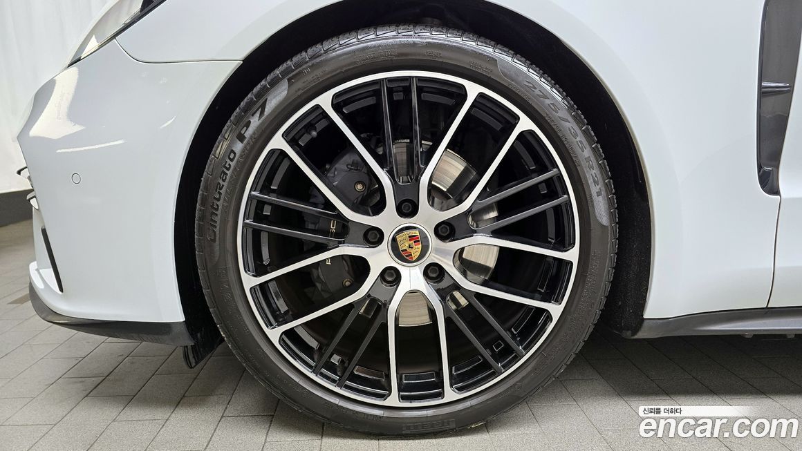 Porsche Panamera 2021