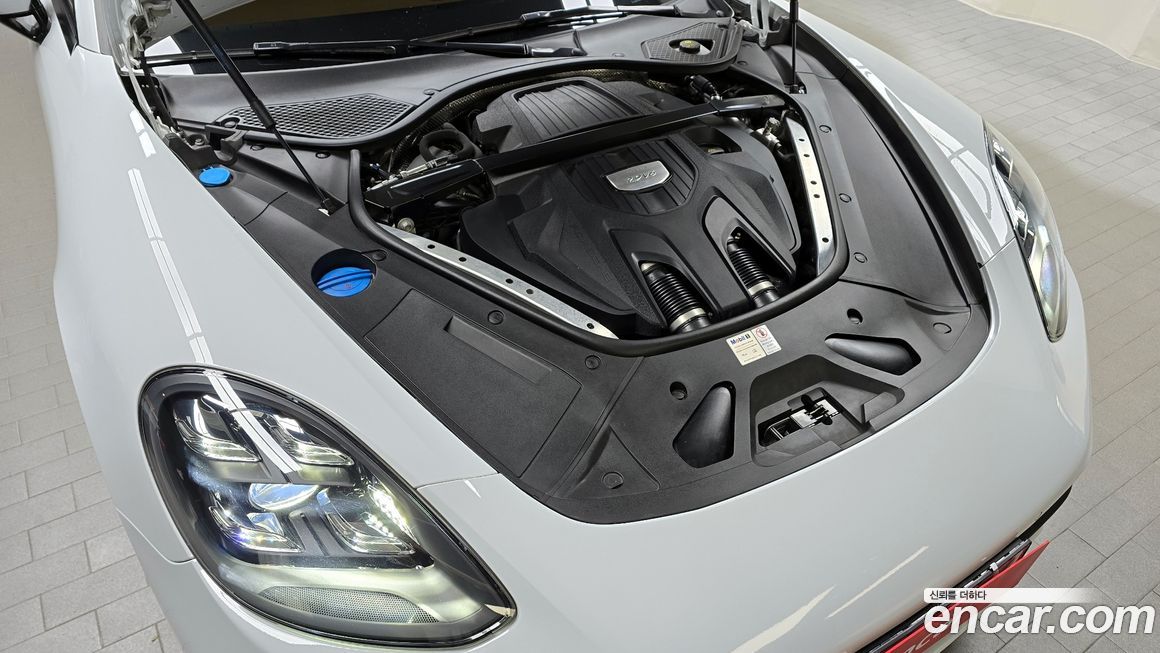 Porsche Panamera 2021