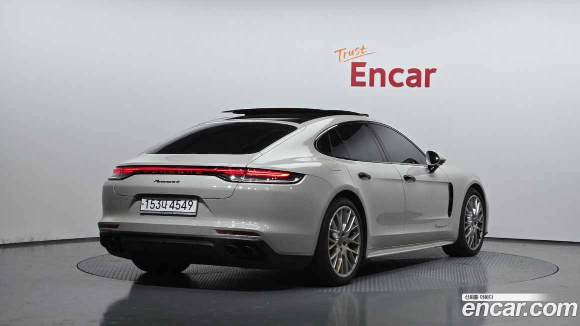 Porsche Panamera 2021