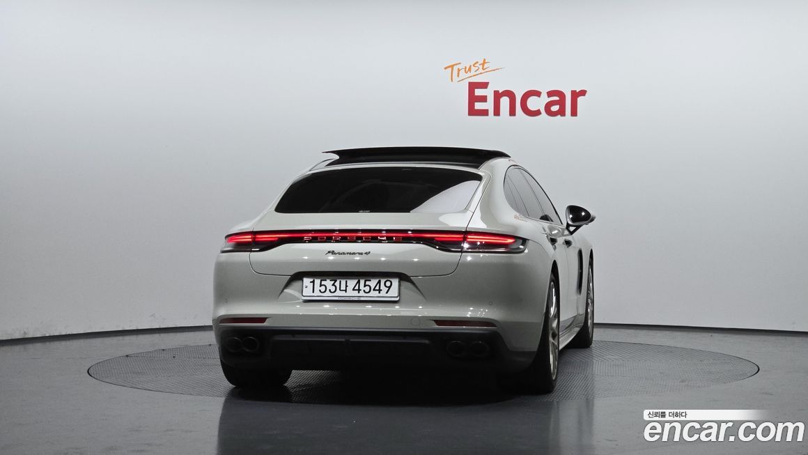 Porsche Panamera 2021