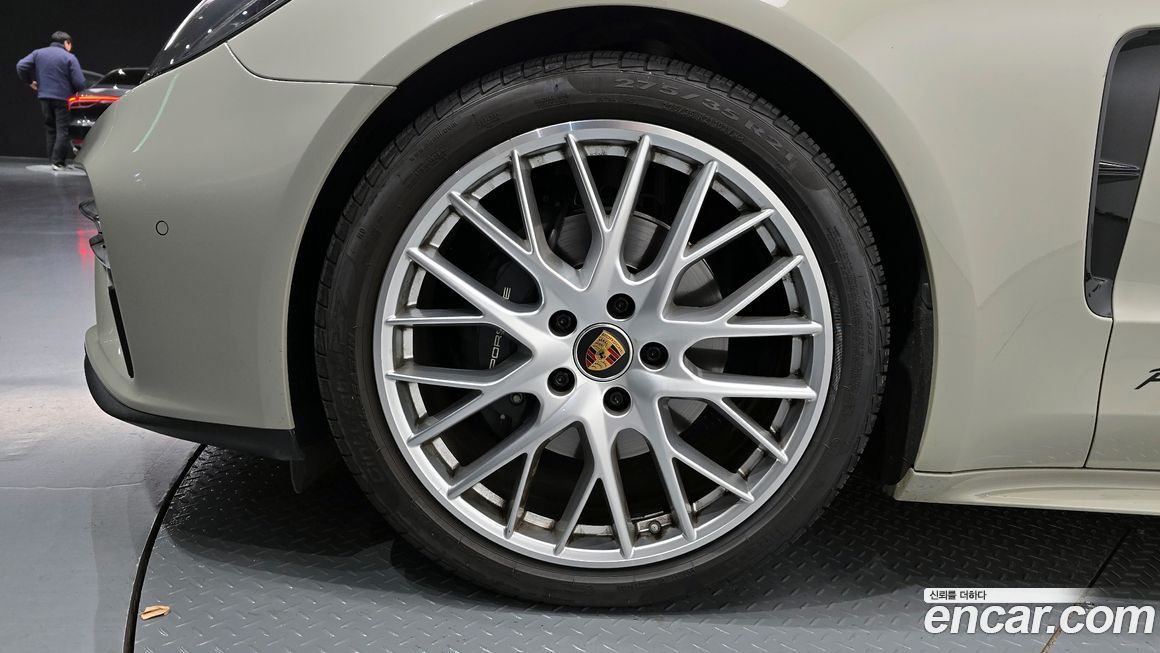 Porsche Panamera 2021