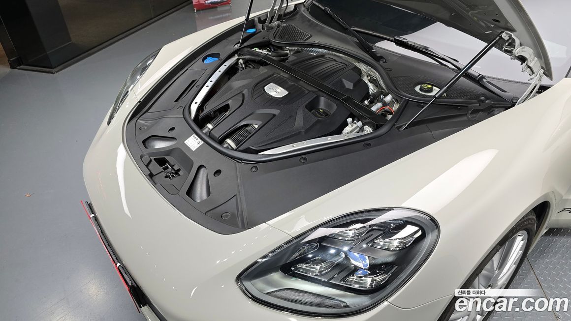 Porsche Panamera 2021