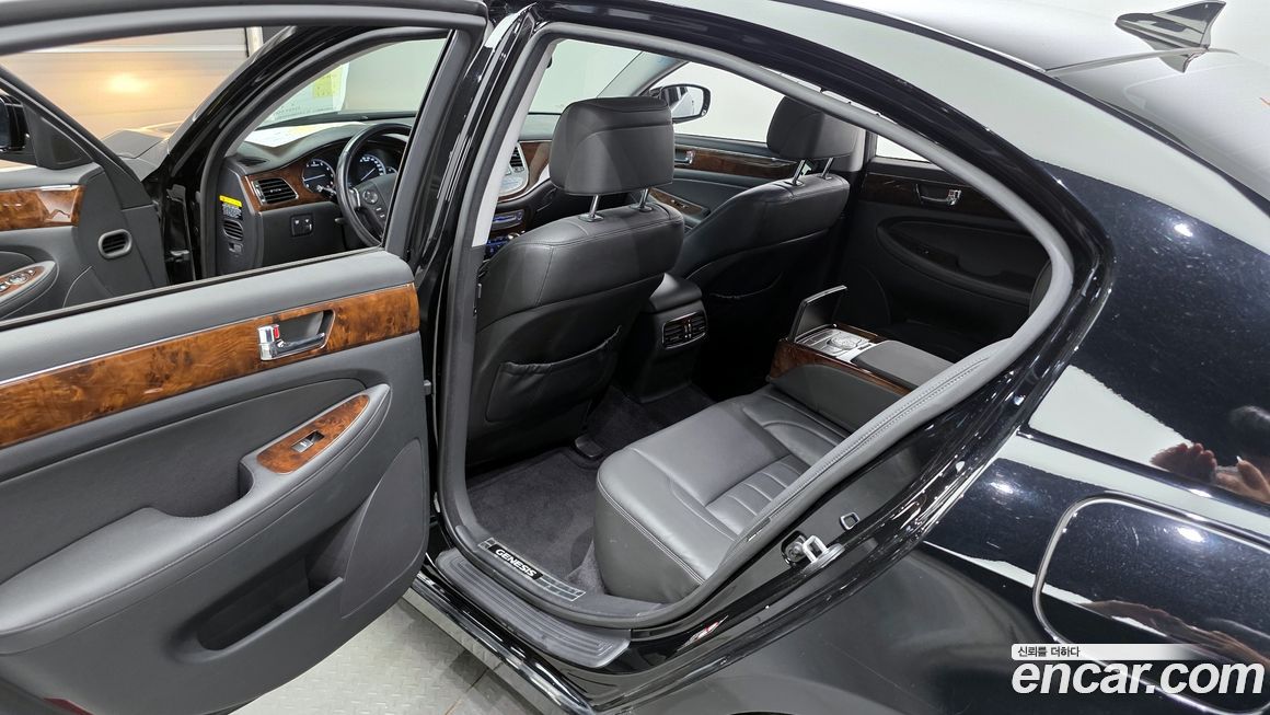 Hyundai Genesis 2011