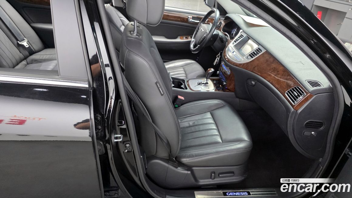 Hyundai Genesis 2011