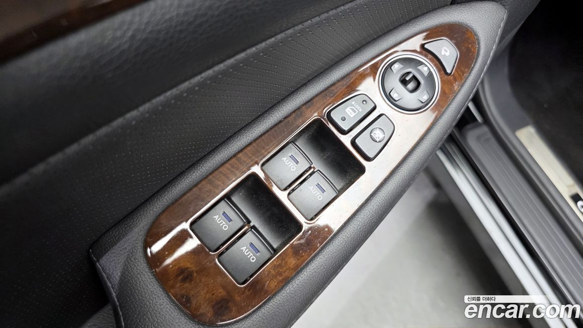 Hyundai Genesis 2011