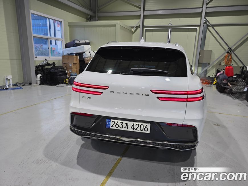 Genesis GV70 2025