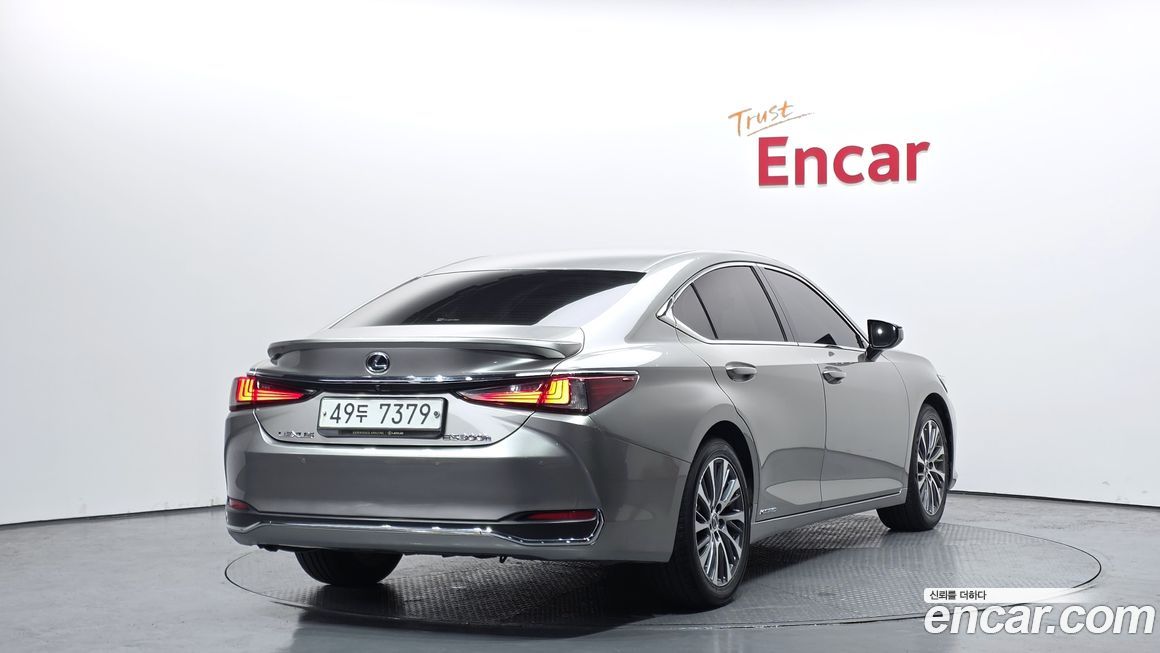 Lexus ES 2019