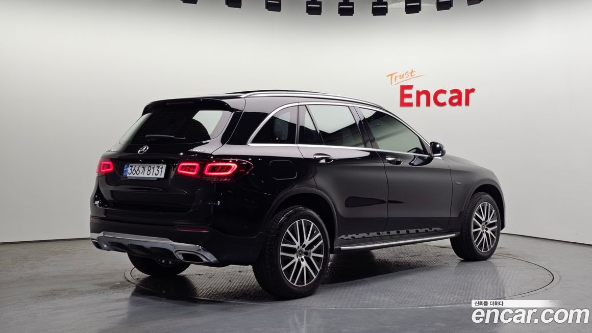 Mercedes-Benz GLC-Class 2021