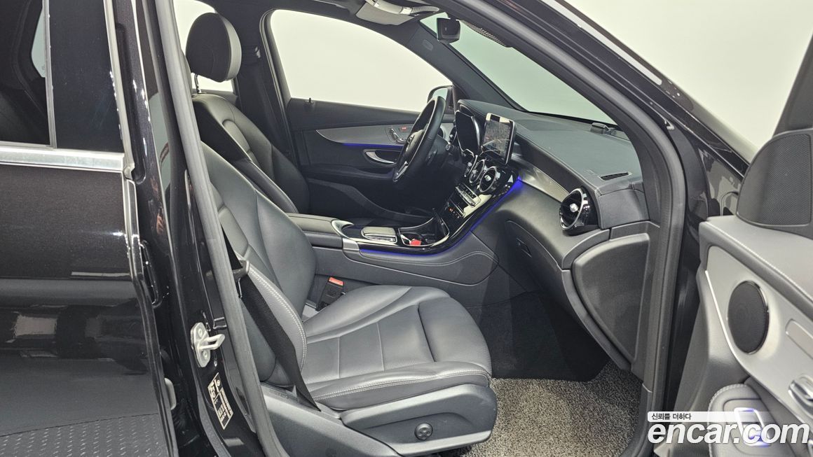 Mercedes-Benz GLC-Class 2021