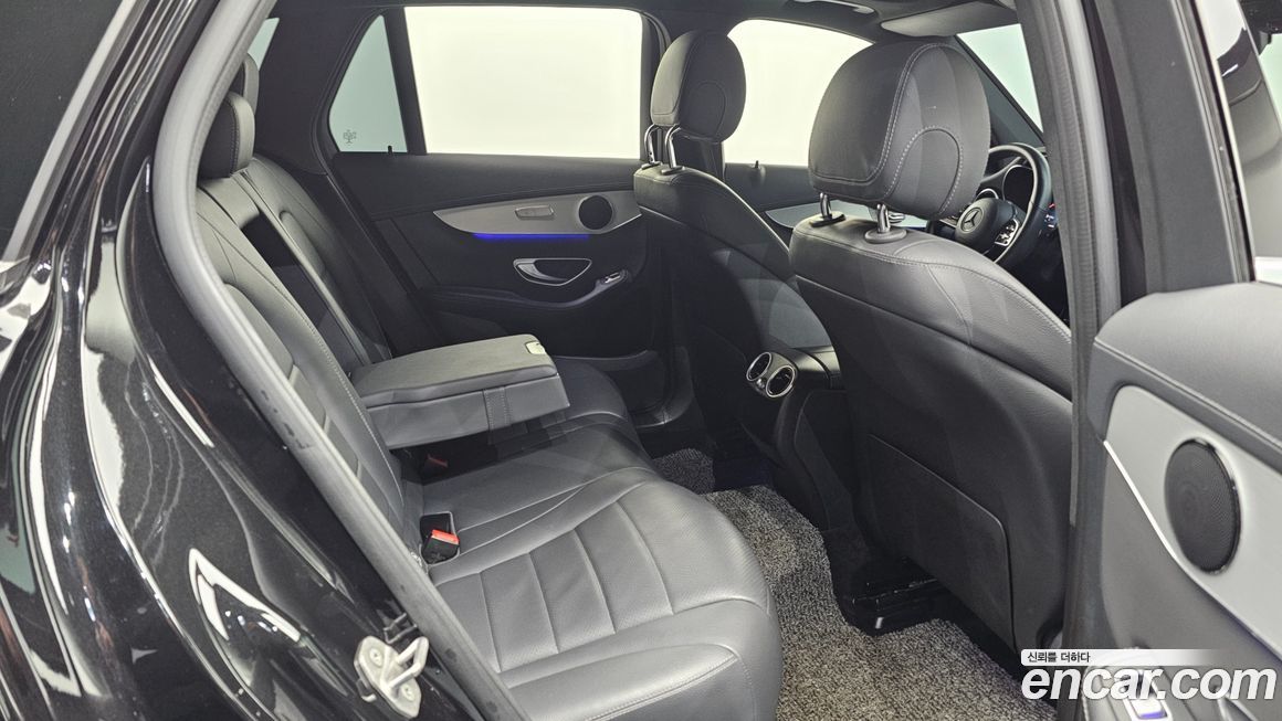 Mercedes-Benz GLC-Class 2021