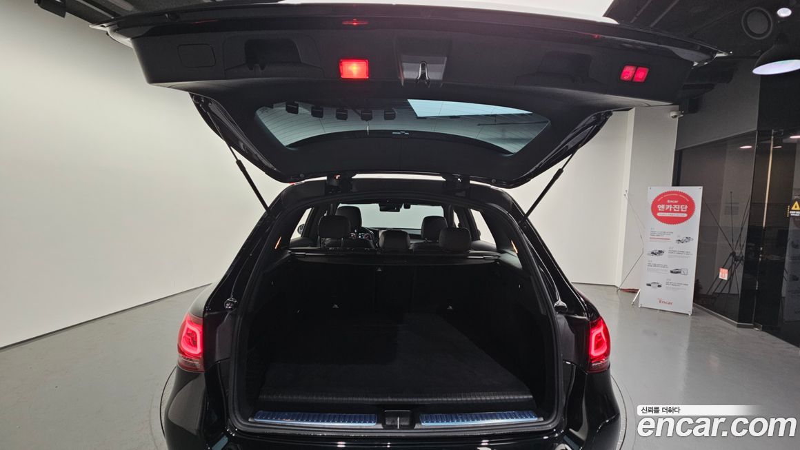 Mercedes-Benz GLC-Class 2021