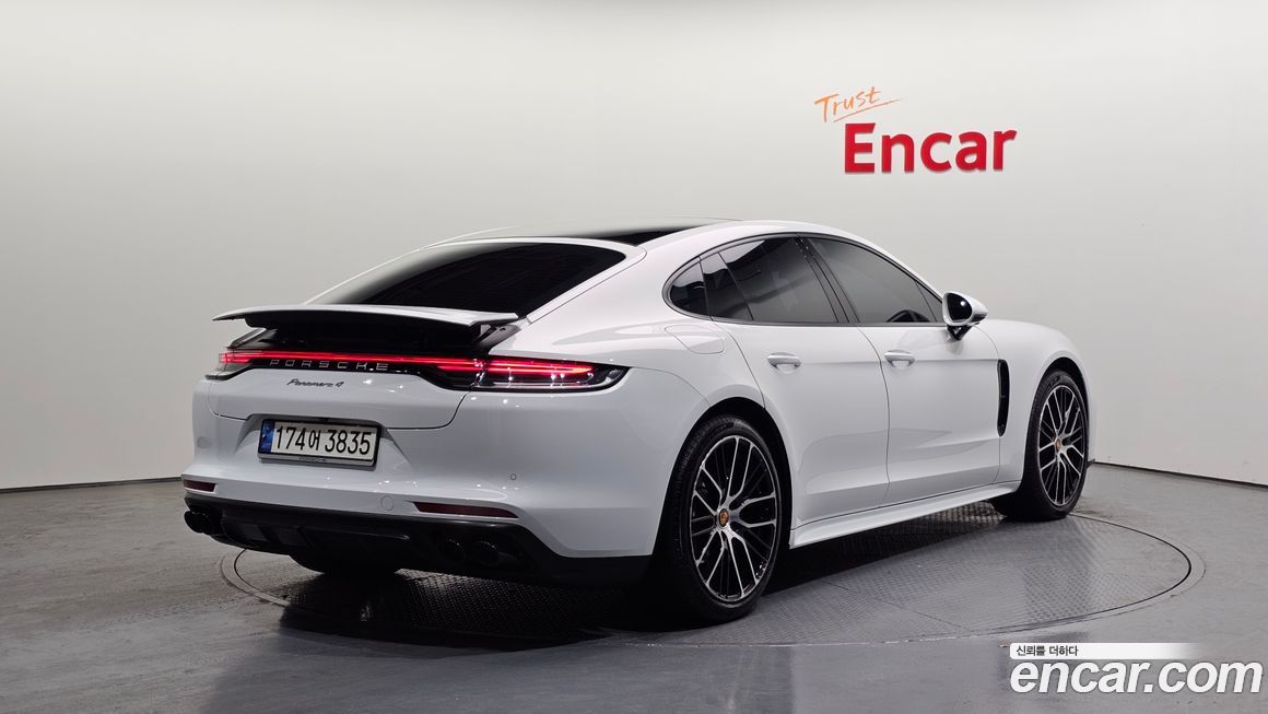 Porsche Panamera 2021