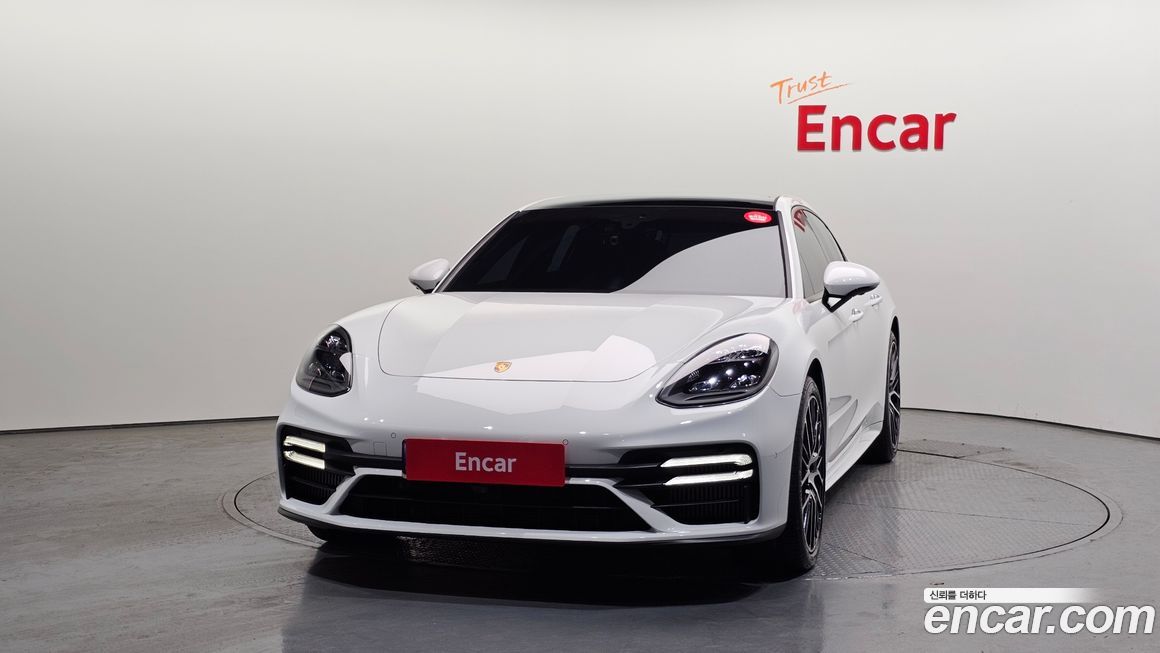 Porsche Panamera 2021