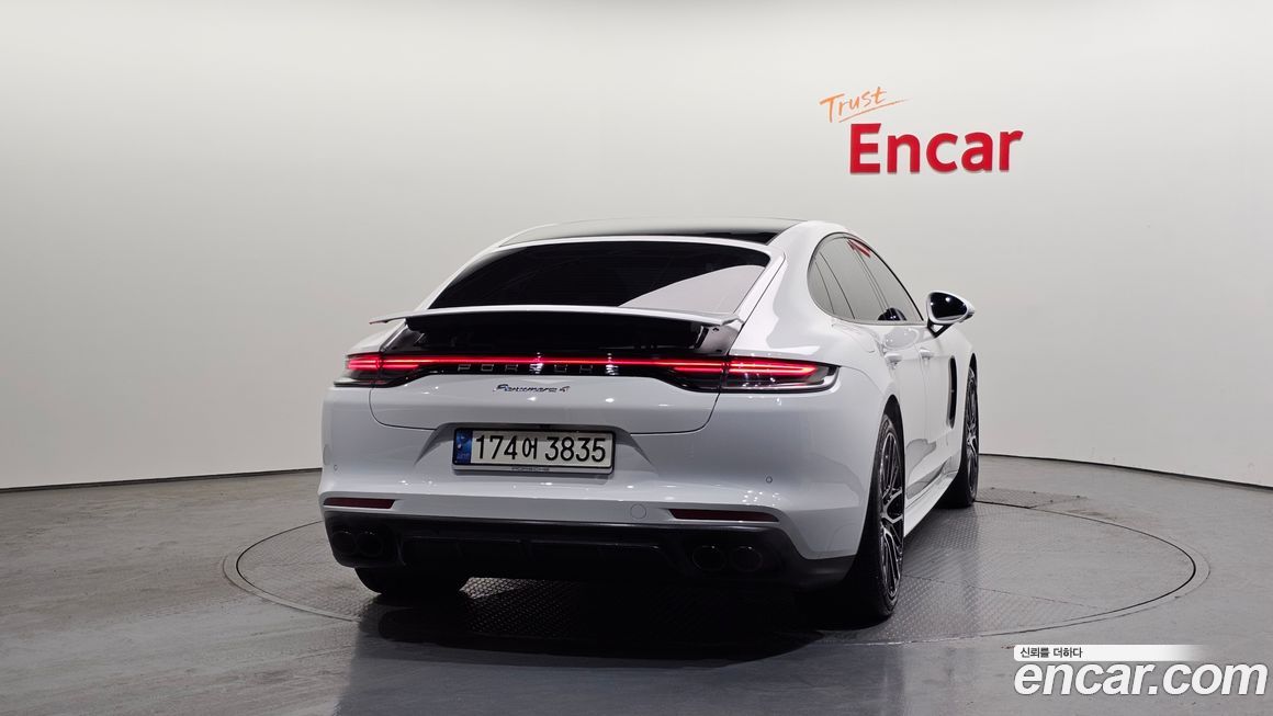 Porsche Panamera 2021