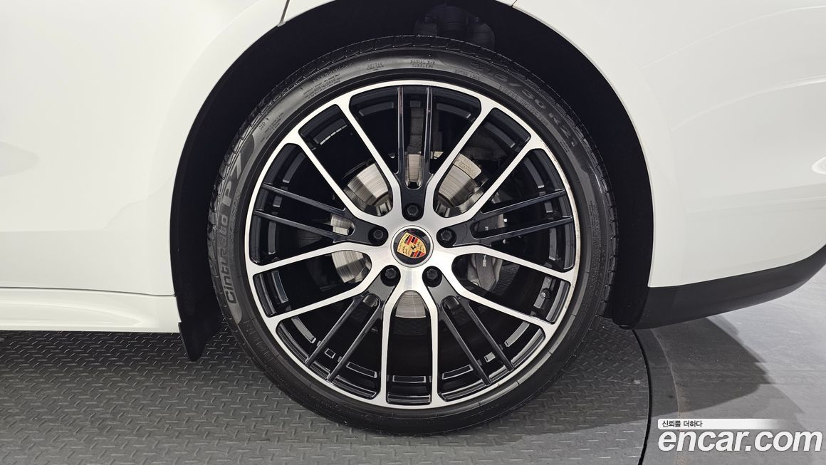 Porsche Panamera 2021