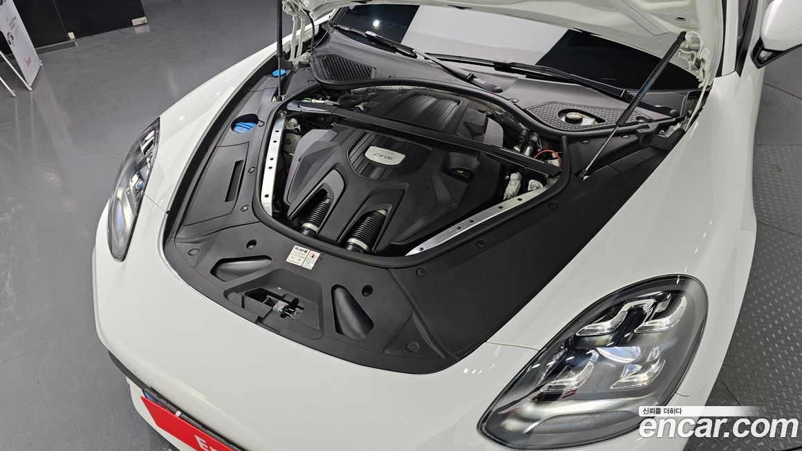 Porsche Panamera 2021