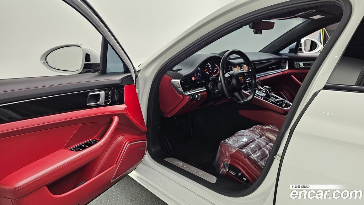 Porsche Panamera 2021